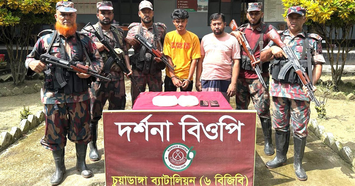 ভারত থেকে আনা ১১ কেজি রূপাসহ ২ পাচারকারী আটক