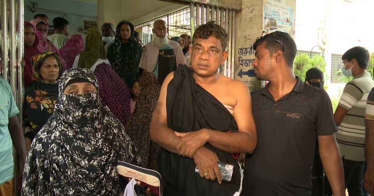 আওয়ামী লীগ নেতার ছেলের বটির কোপে ডিবি পুলিশ সদস্য আহত
