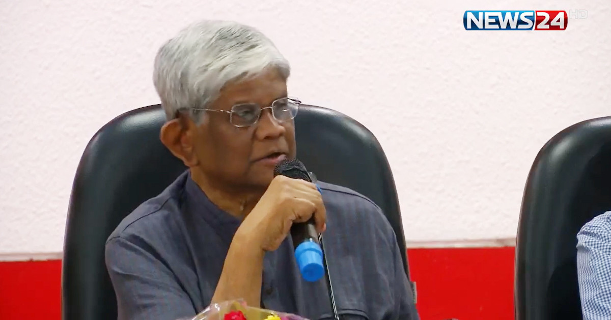 মাথায় হাত বুলিয়ে, ধমক দিয়ে কাজ করাতে হচ্ছে: অর্থ উপদেষ্টা
