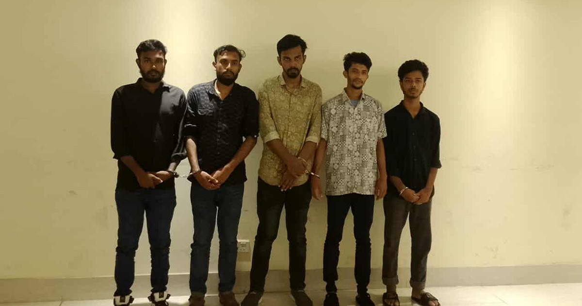 চাঁদাবাজির অভিযোগে বৈষম্যবিরোধী আন্দোলনের যুগ্ম আহ্বায়কসহ হাতেনাতে গ্রেপ্তার ৫