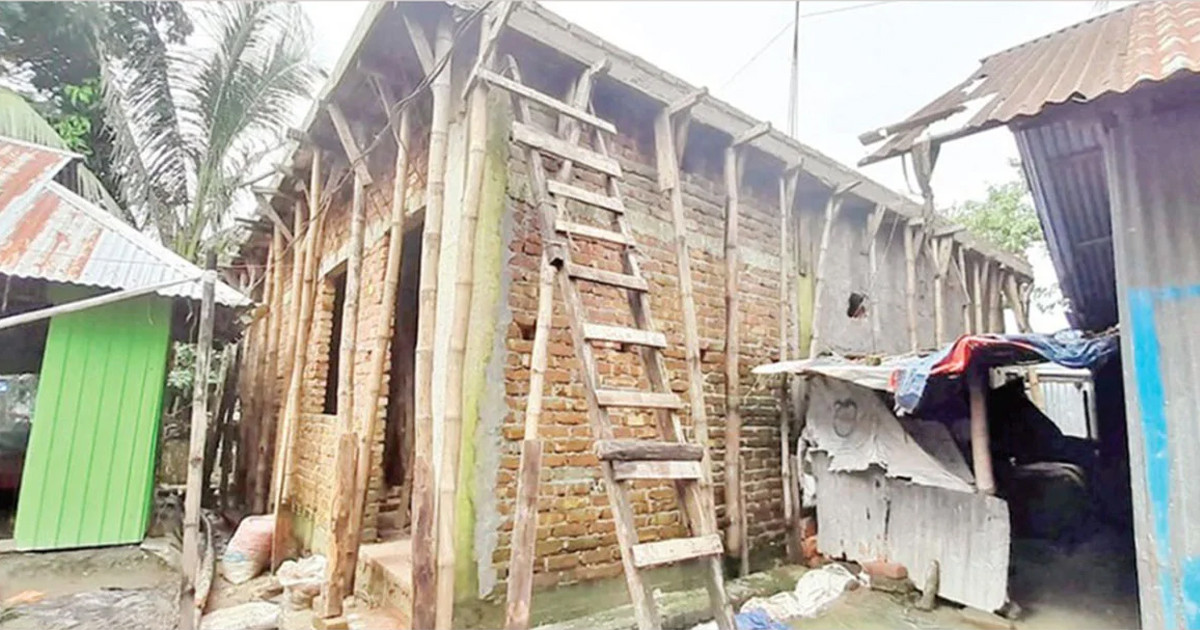 সরকার পতনের পর হঠাৎ উত্থান: গ্রামে রিয়াদের পাকা বাড়ি ঘিরে গুঞ্জন
