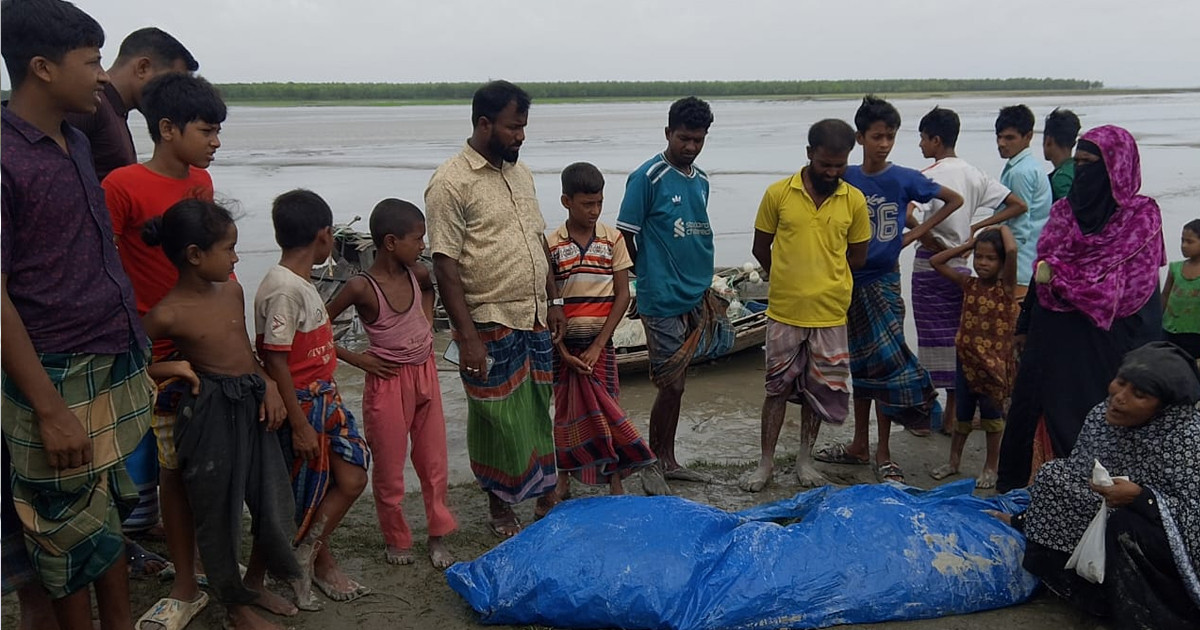 মেঘনায় বাল্কহেডের ধাক্কায় ট্রলারডুবি: ১ জেলের মৃত্যু, নিখোঁজ ১