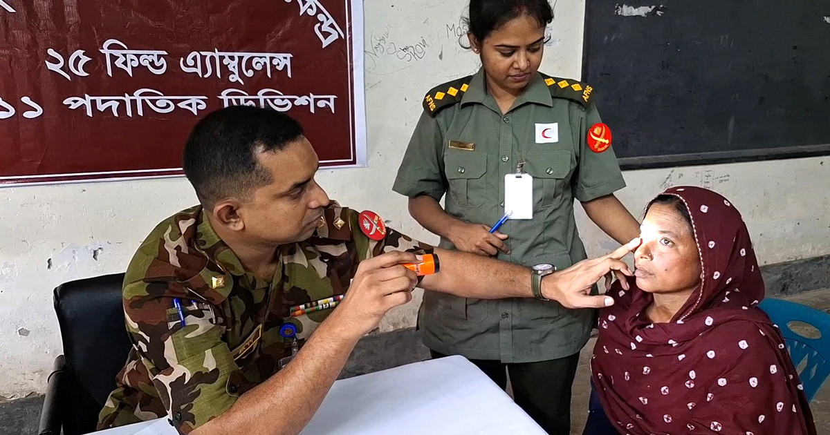 জয়পুরহাটে সেনাবাহিনীর ফ্রি মেডিকেল ক্যাম্প