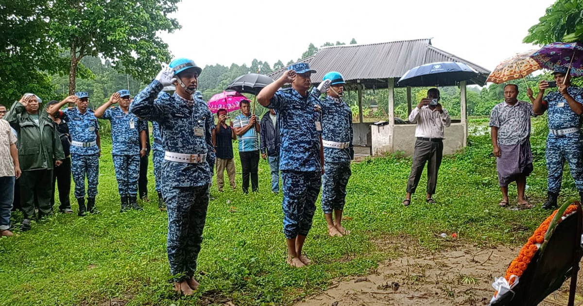 পাহাড়ের উক্যছাইং মারমার সমাধীতে বিমান বাহিনীর শ্রদ্ধা