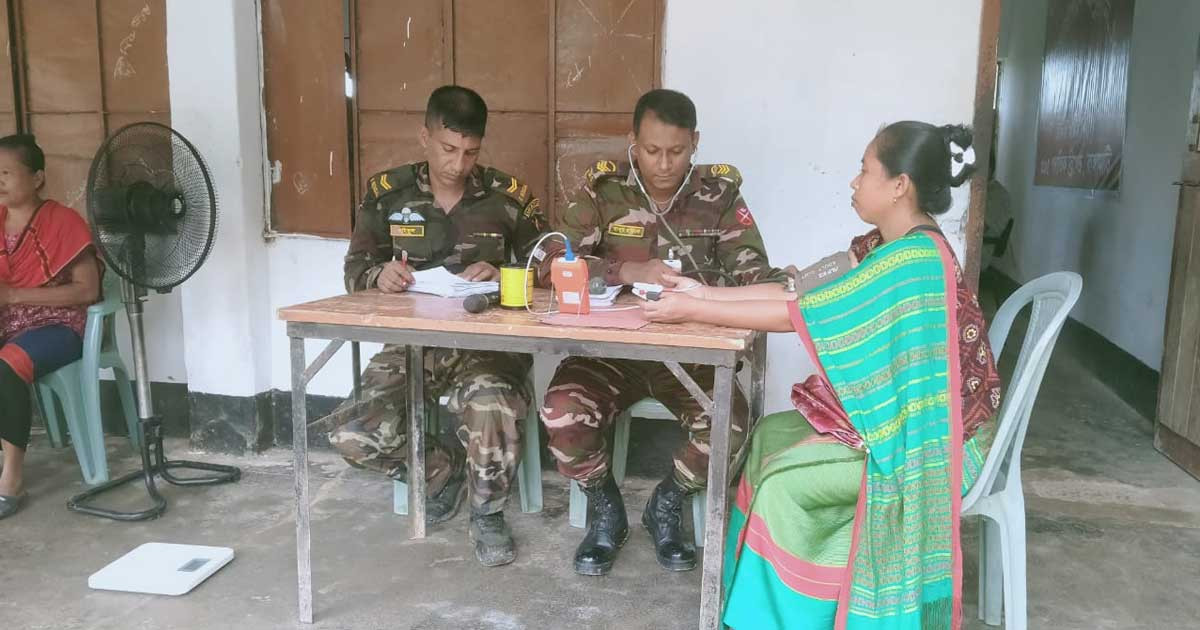 রাঙামাটিতে দরিদ্র জনগোষ্ঠীকে সেনাবাহিনীর বিনামূল্যে চিকিৎসা সেবা