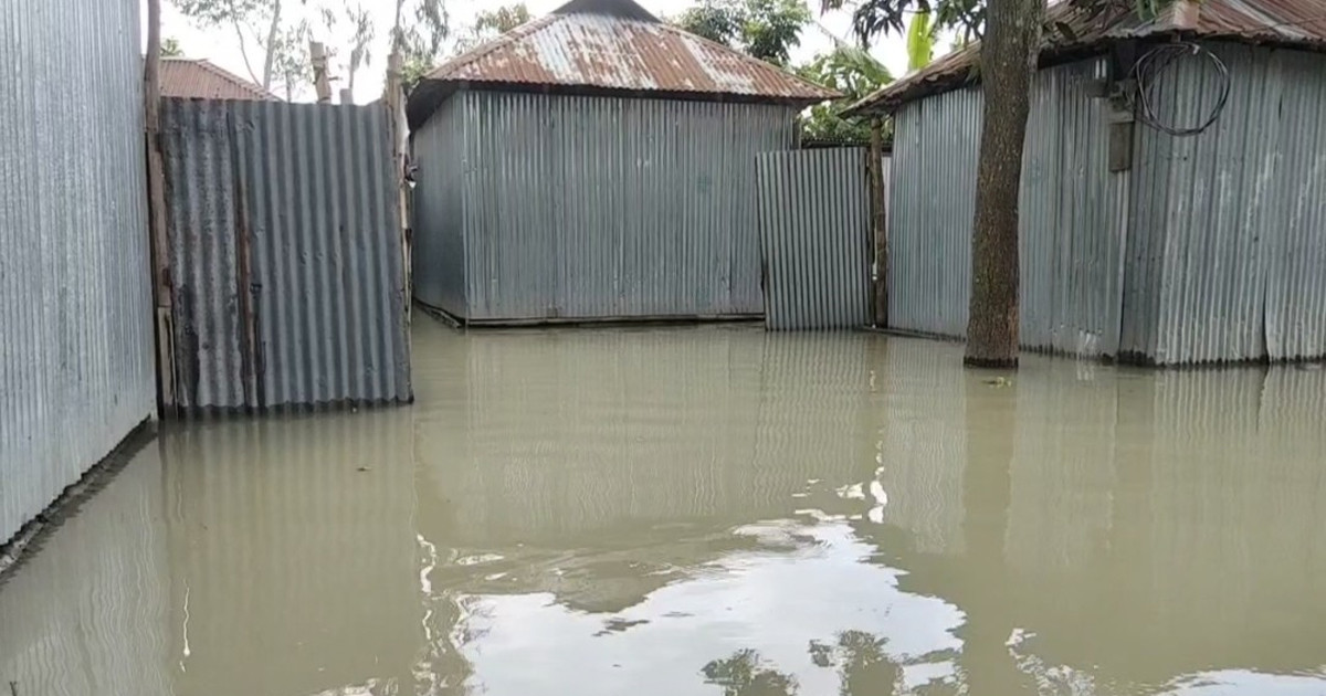 উজানের ঢলে তিস্তার পানি বৃদ্ধি, পানিবন্দি ৫ হাজার পরিবার