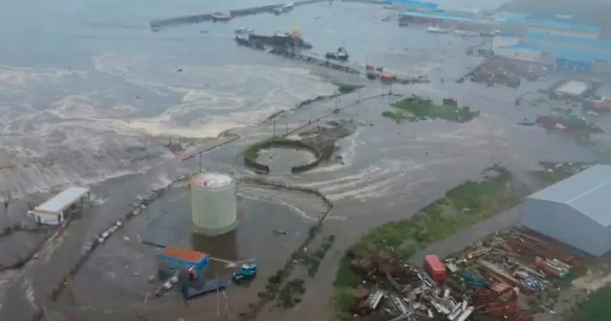সুনামি আঘাত হানা দ্বীপপুঞ্জে জরুরি অবস্থা ঘোষণা রাশিয়ার