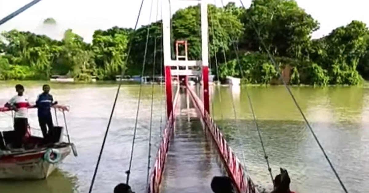 তলিয়ে গেছে কাপ্তাই লেকের ঝুলন্ত সেতু