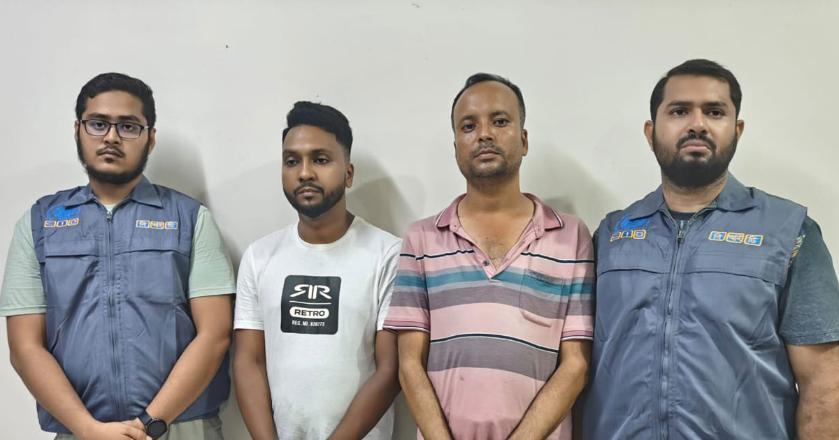 ইনস্যুরেন্স কর্মকর্তার ছদ্মবেশে প্রতারণা করতো ওরা