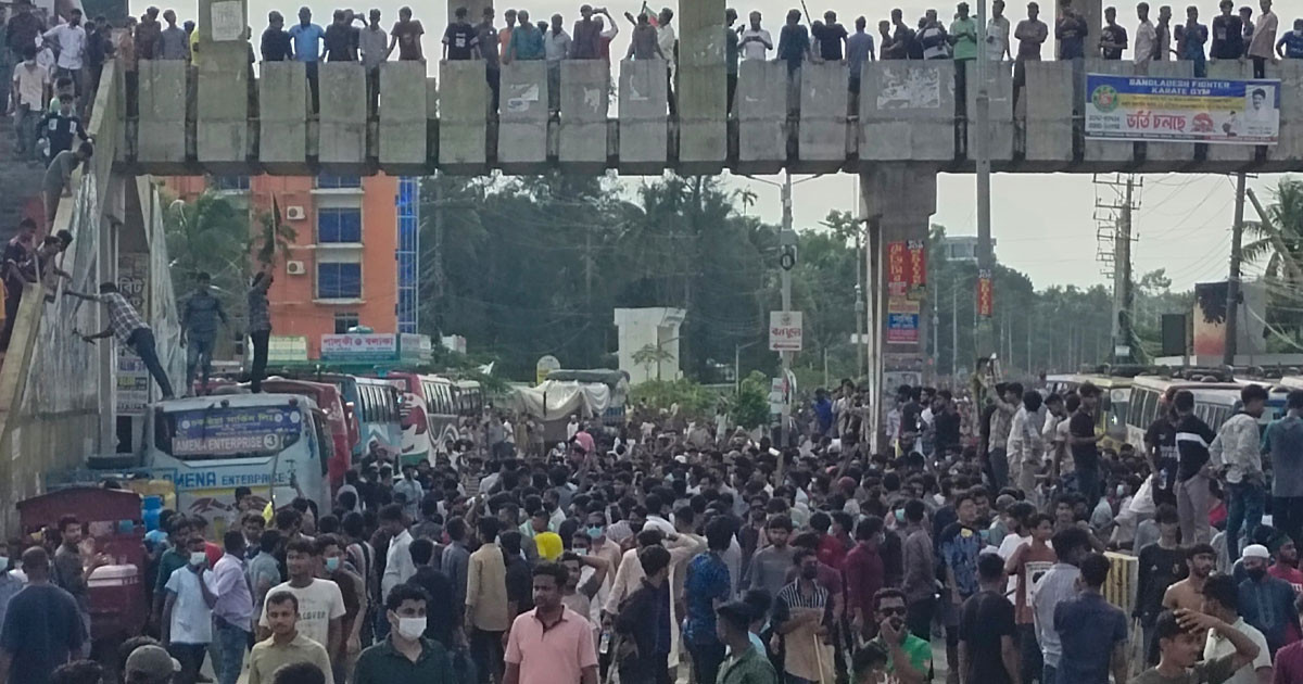 ফিরে দেখা চব্বিশের ১ আগস্ট: শিক্ষার্থীদের আন্দোলনে যোগ দেন অভিভাবকরাও