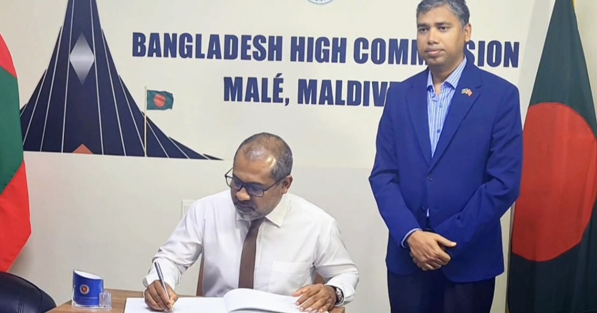 মাইলস্টোন ট্র্যাজেডি: নিহতদের স্মরণে শোকবইতে মালদ্বীপের পররাষ্ট্রমন্ত্রীর স্বাক্ষর