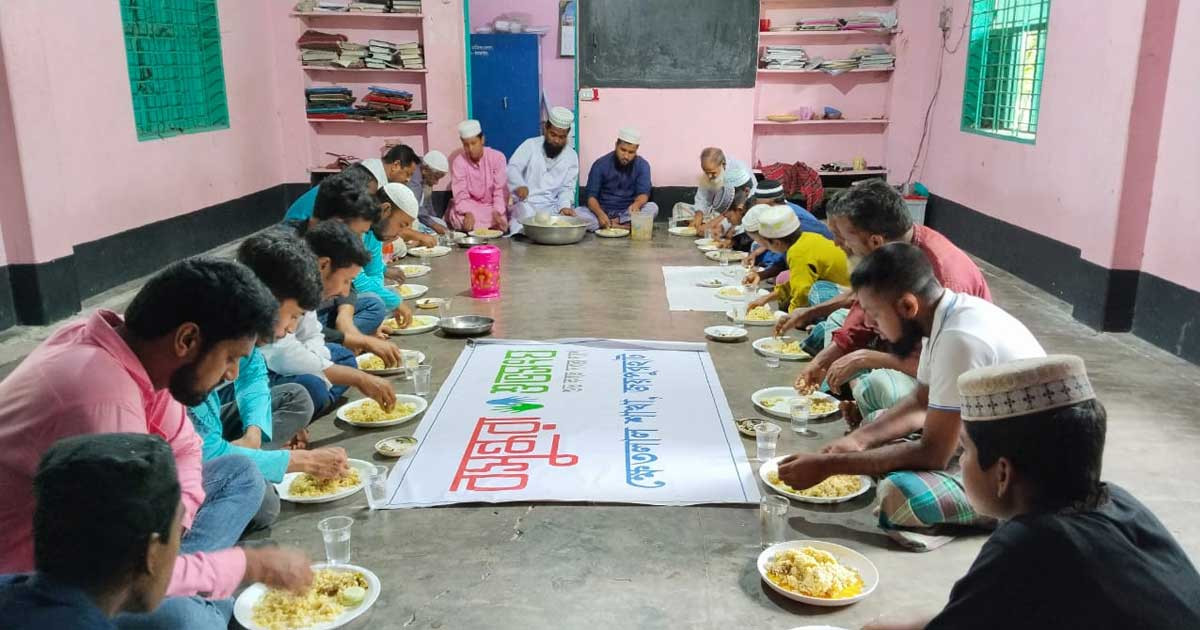 এতিম শিশুদের প্রাতঃ আহারে মানবিক ছোঁয়া বসুন্ধরা শুভসংঘের ব্যতিক্রমধর্মী আয়োজন