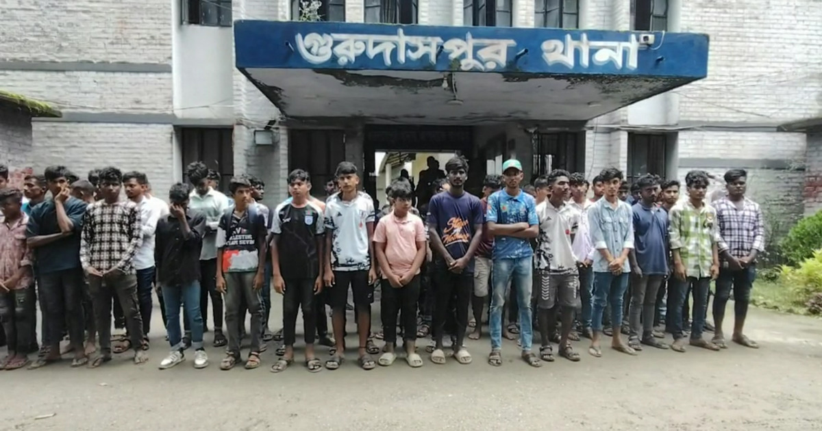 নৌকায় ডিজে পার্টিতে হৈ-হুল্লোড়, ৫৭ কিশোর আটক
