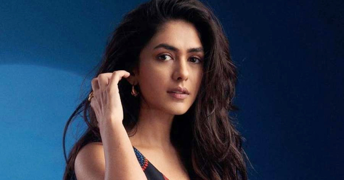 জন্মদিনে ম্রুনালের দুই উপহার