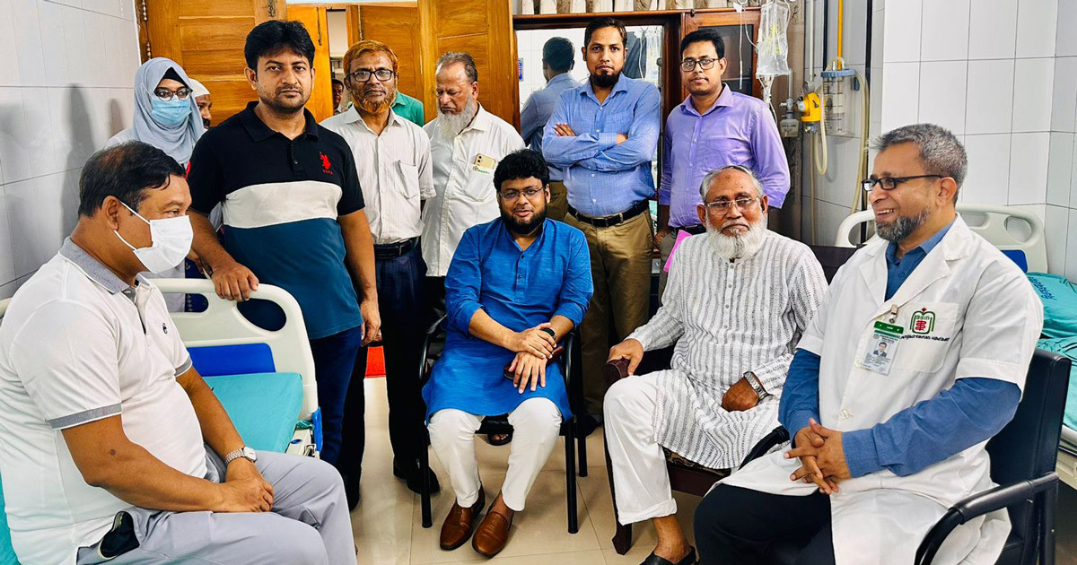 হাসপাতাল থেকে বাসার ফিরলেন সাংবাদিক কাদের গনি চৌধুরী