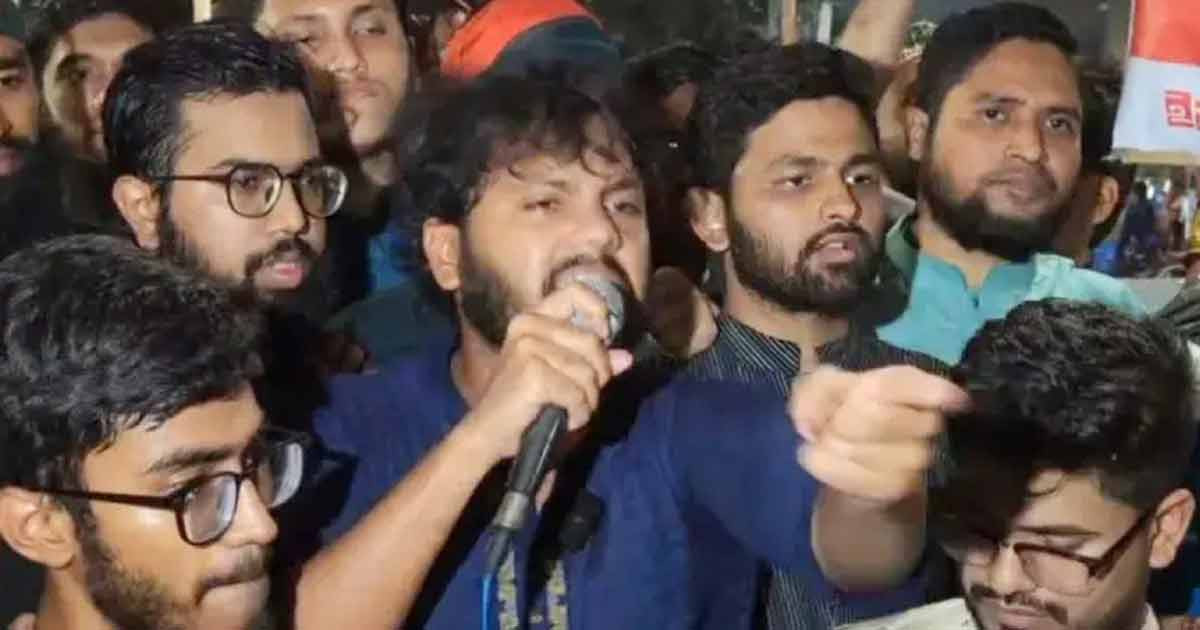 'যাদের অ্যানড্রয়েড ফোন কেনার সামর্থ্য ছিল না তাদের হাতে এখন আইফোন'