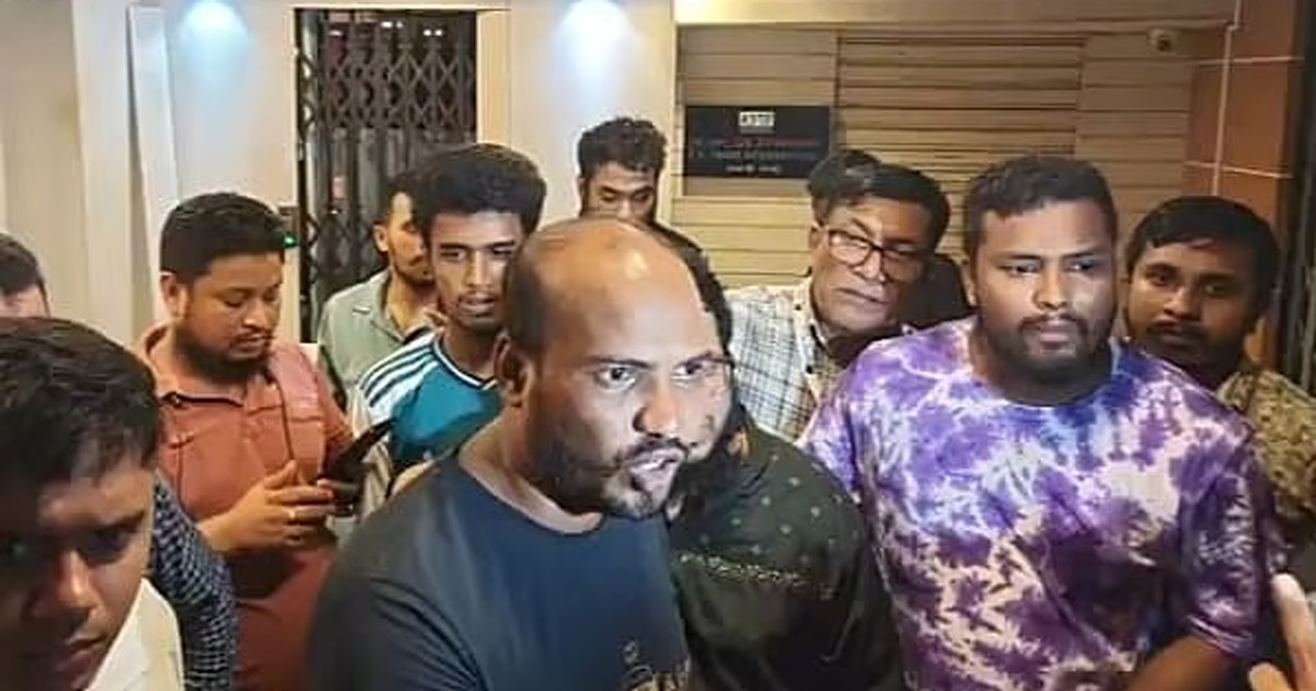 শতকোটি নিয়ে উধাও: ফ্লাইট এক্সপার্টের কার্যালয়ে ভিড়