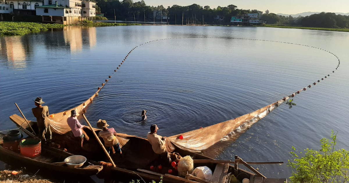 তিন মাস পর কাপ্তাই হ্রদে মাছ আহরণ শুরু