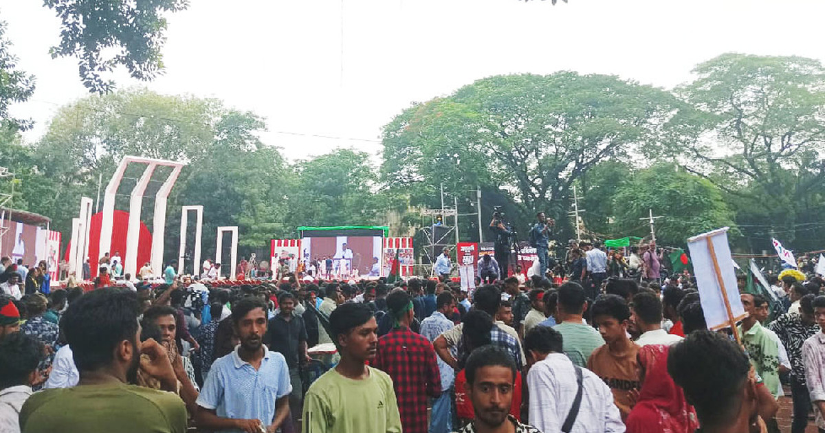 মিছিলে মিছিলে এনসিপির সমাবেশে যোগ দিচ্ছেন নেতা-কর্মীরা