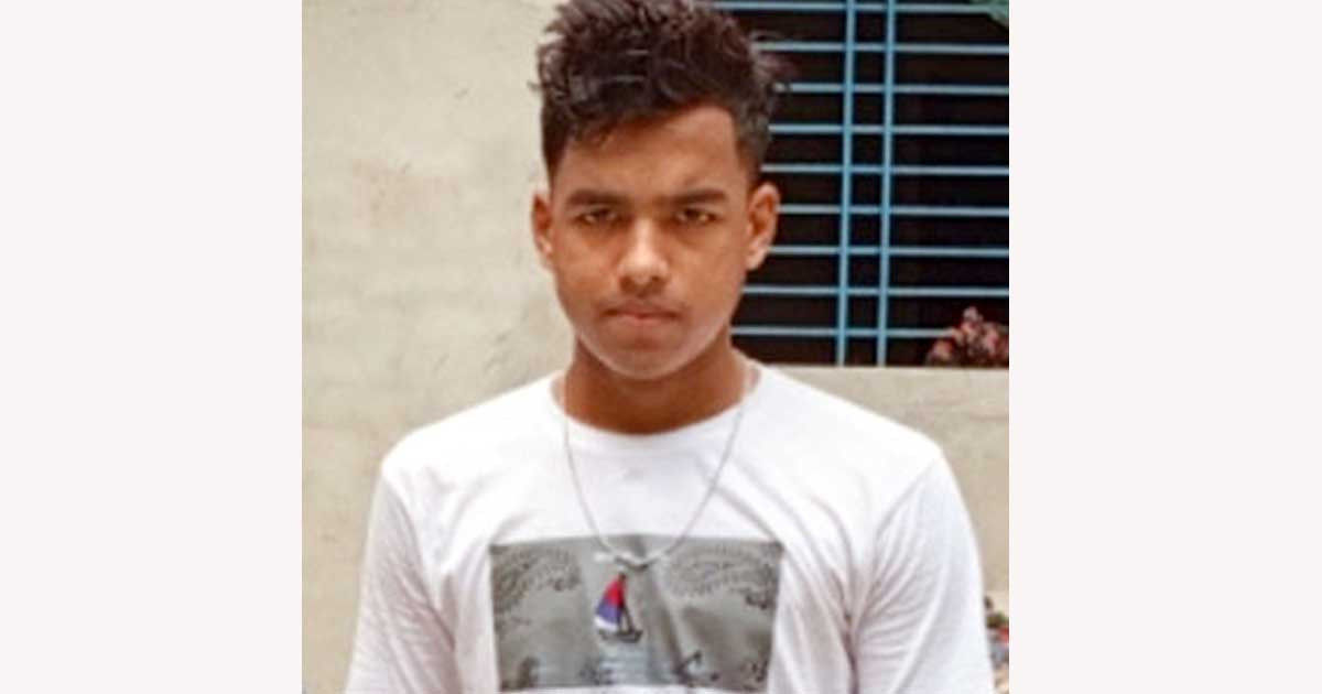সীতাকুণ্ডে ট্রেনের ছাদ থেকে পড়ে প্রাণ গেলো যুবকের