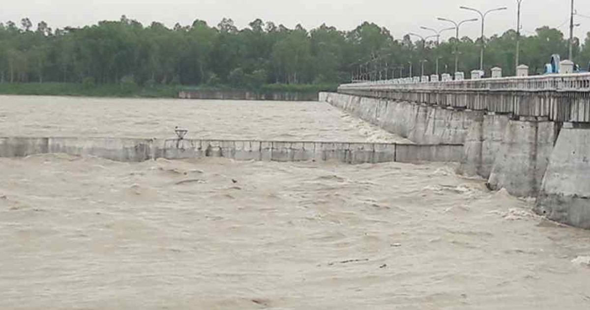 তিস্তার পানি বিপৎসীমার ওপরে, নদীপাড়ে বন্যার শঙ্কা