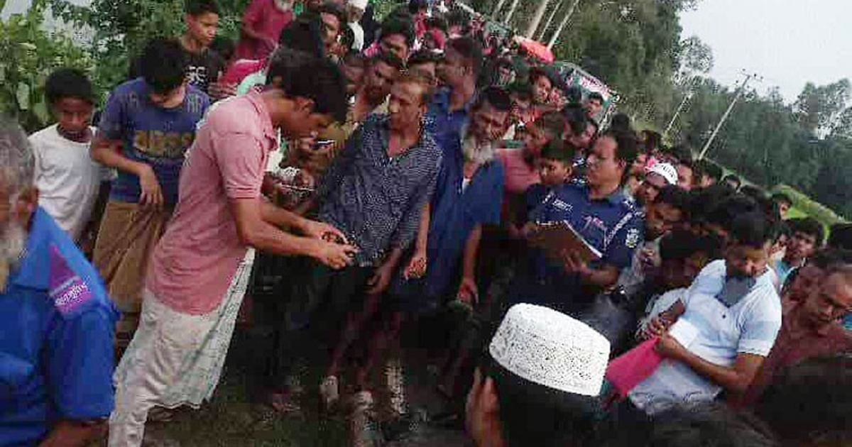 গলায় রশি পেঁচানো লাশের পাশে তিন জোড়া জুতা