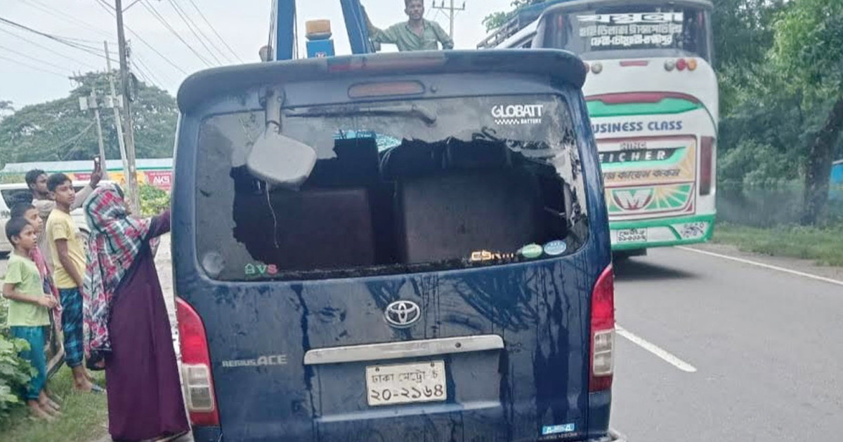 চালকের ঘুমে গেল ৭ প্রাণ, প্রবাসীকে নিয়ে বাড়ি ফিরছিলেন তারা