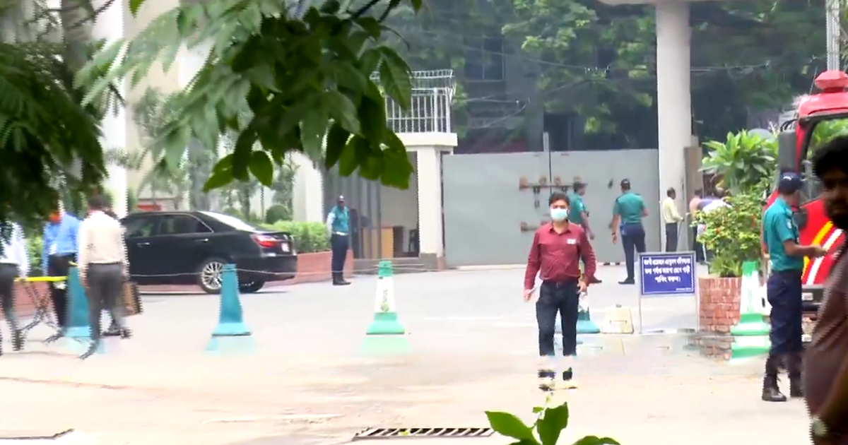 সচিবালয়ে প্রধান উপদেষ্টা