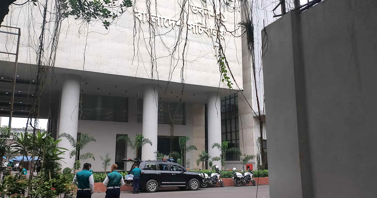 সচিবালয়ে প্রধান উপদেষ্টার সভাপতিত্বে উপদেষ্টা পরিষদের বৈঠক শুরু