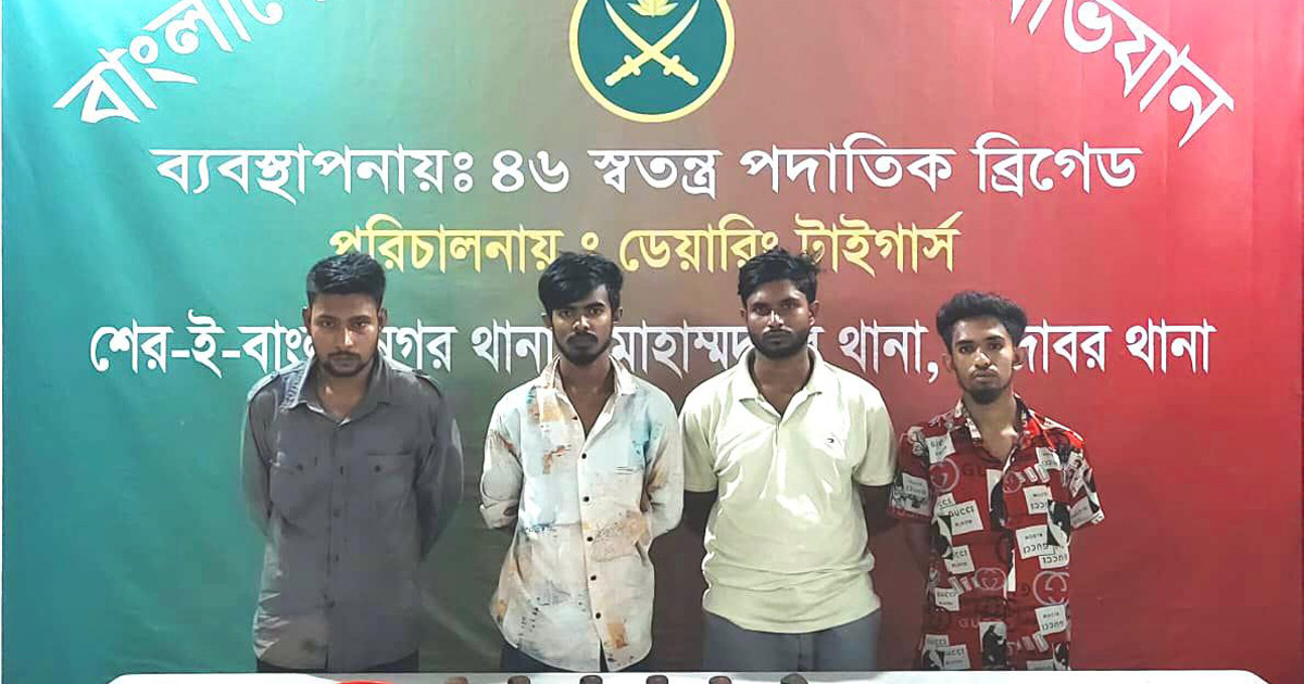 সামাজিক মাধ্যমে ভিডিও ভাইরাল, দেশীয় অস্ত্র ও ককটেলসহ গ্রেপ্তার ৪