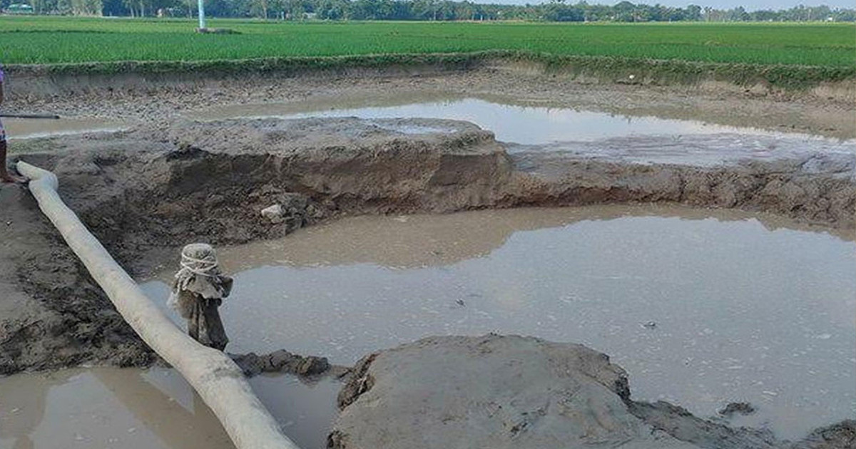 বালুর গর্তে পুঁতে রাখা দুই শিশুর মরদেহ উদ্ধার, গ্রেপ্তার ১