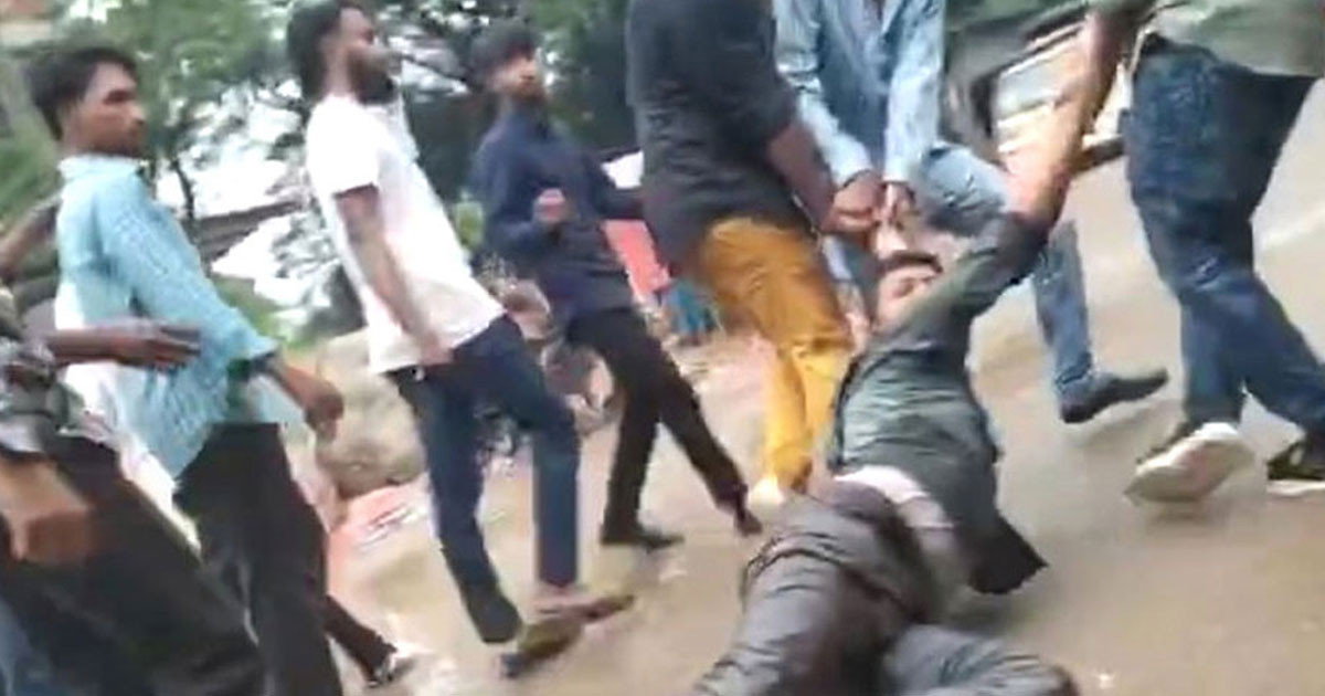 বাঁচার জন্য আকুতি জানিয়েও ওদের মন গলাতে পারেননি সেই সাংবাদিক