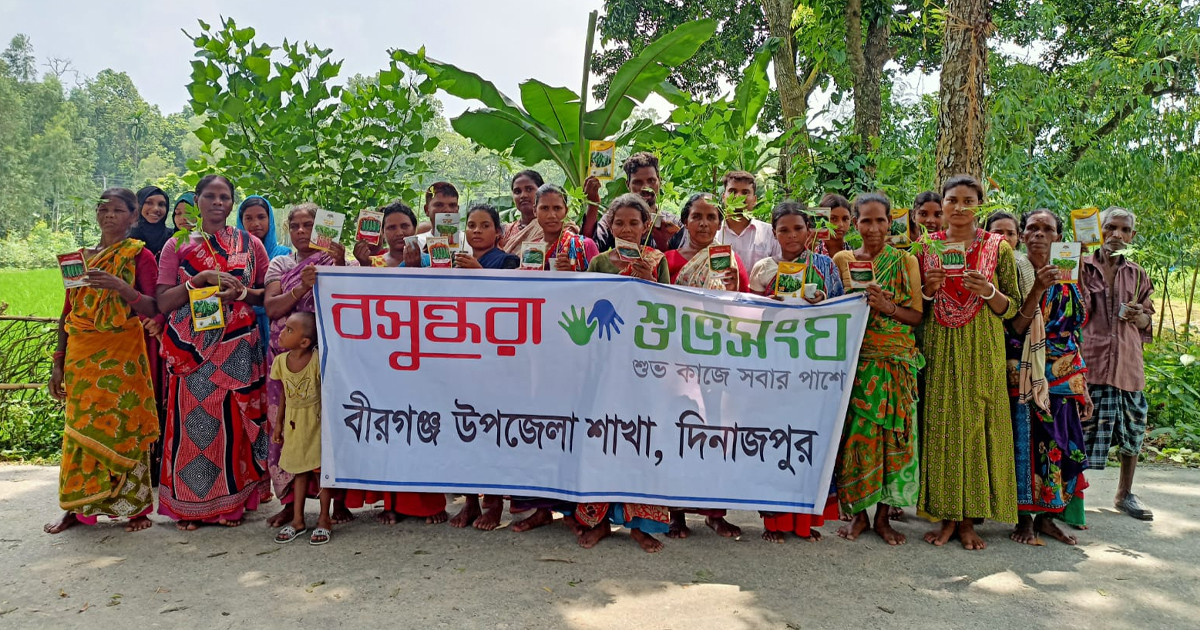 বীরগঞ্জে ক্ষুদ্র নৃ-গোষ্ঠীদের মাঝে শুভসংঘের সবজি চারা ও বীজ বিতরণ