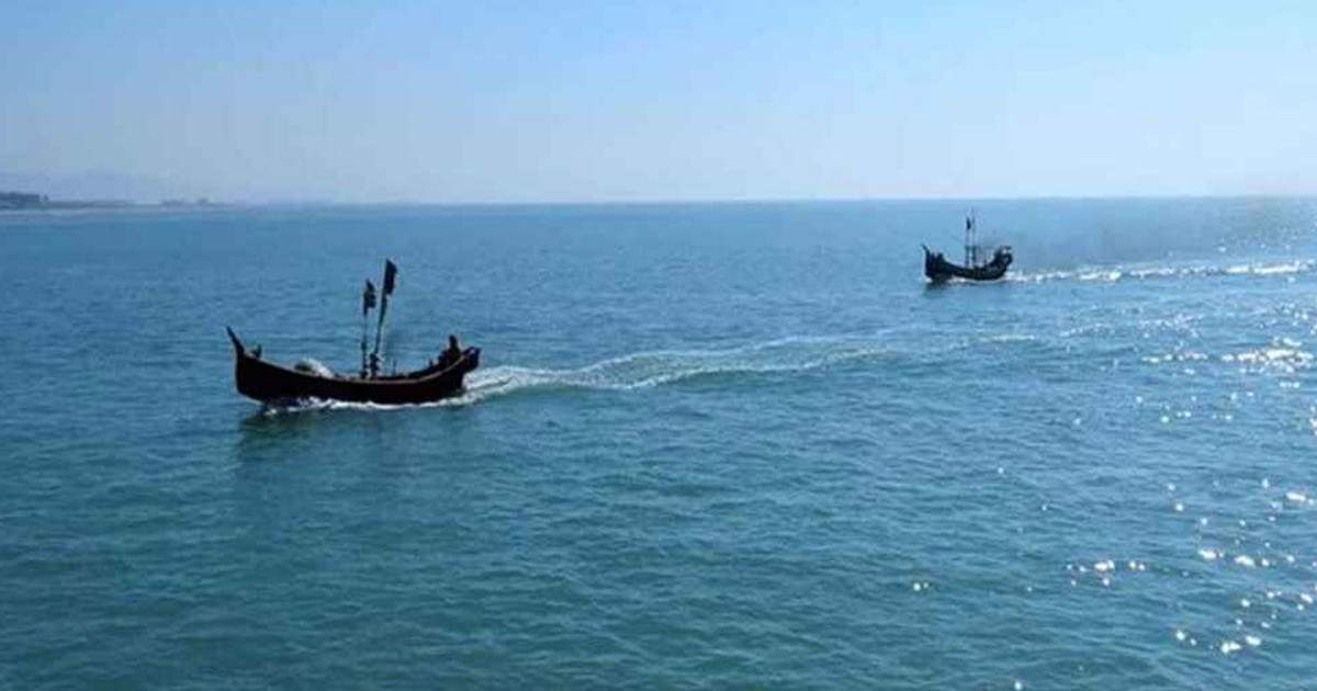 বঙ্গোপসাগরে মাছ ধরার ট্রলার ডুবি, নিখোঁজ ৮, উদ্ধার ১১