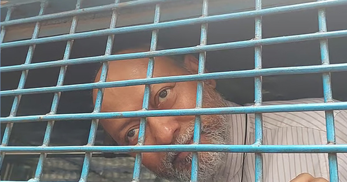 প্রিজন ভ্যানে অধ্যাপক কলিমুল্লাহর আজব কাণ্ড!
