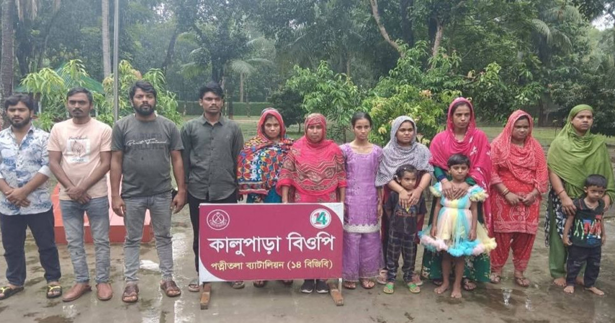 নওগাঁ সীমান্ত দিয়ে ১৮ বাংলাদেশিকে পুশইন