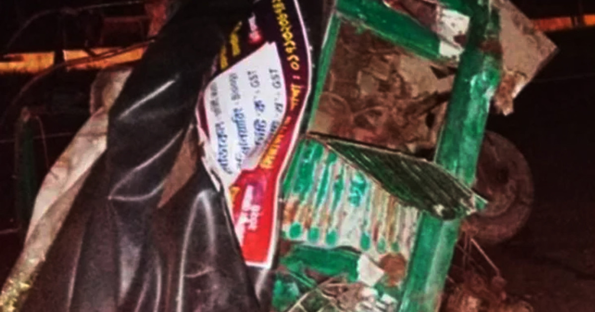 বগুড়াতে অটোরিকশায় বাসের ধাক্কা, প্রাণ গেলো ২ ভাইয়ের