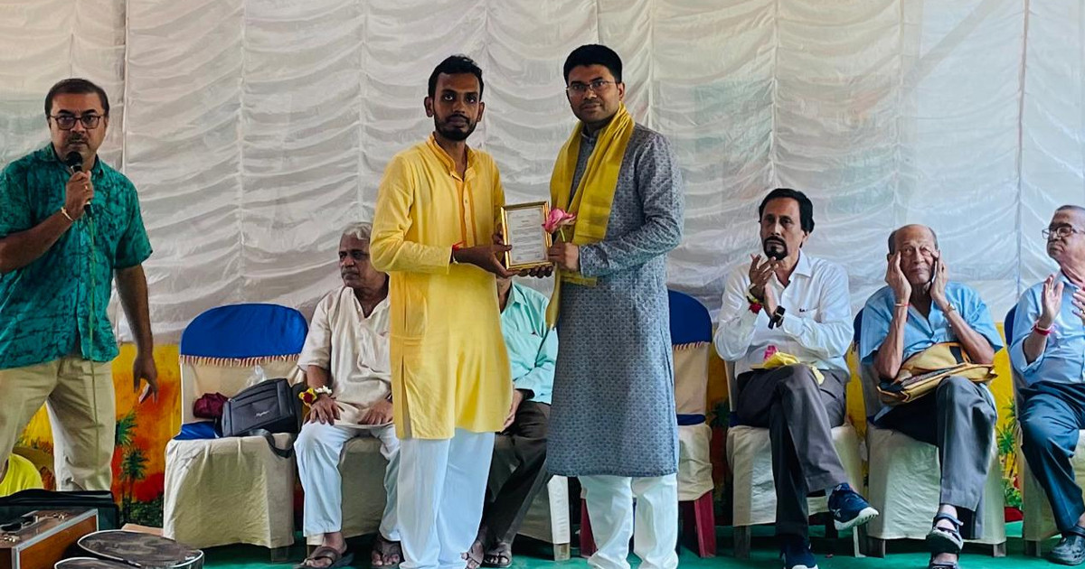 পশ্চিমবঙ্গে 'মৈত্রী সম্মাননা' পেলেন বাংলাদেশের প্রেস সচিব তারিক চয়ন