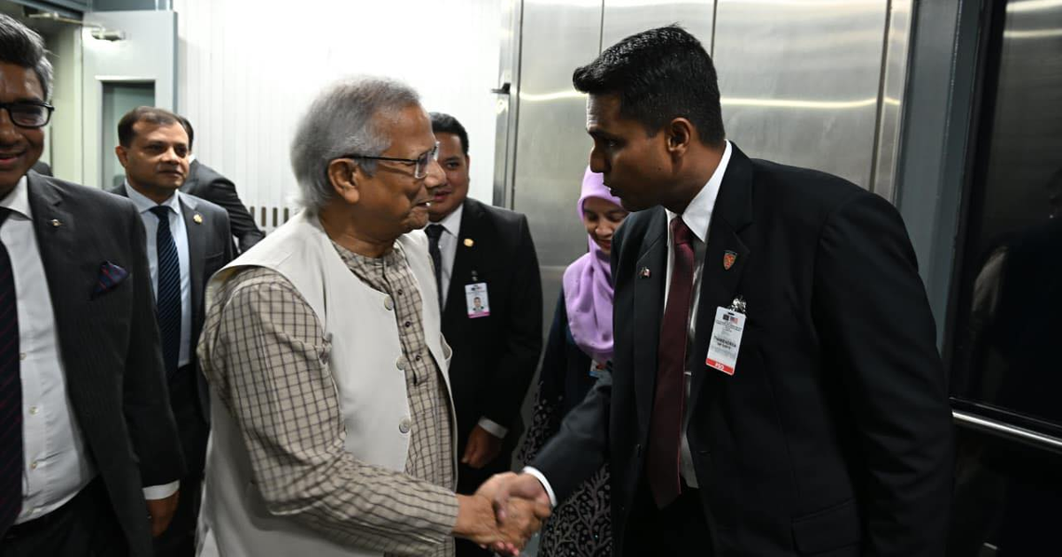 কুয়ালালামপুর পৌঁছেছেন প্রধান উপদেষ্টা