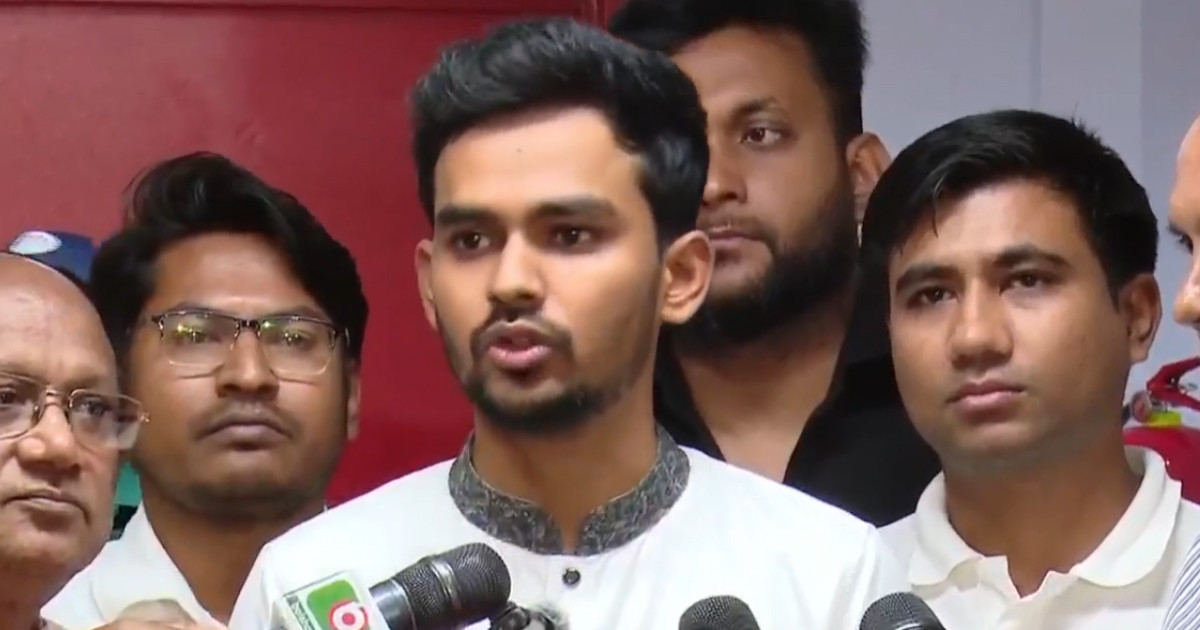 উপদেষ্টাদের যারা সামনে রাজনীতি করবেন তাদের পদত্যাগ করা উচিত: আসিফ মাহমুদ