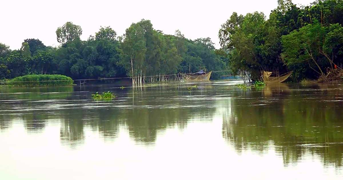 বিপৎসীমা অতিক্রম করল আত্রাই নদীর পানি