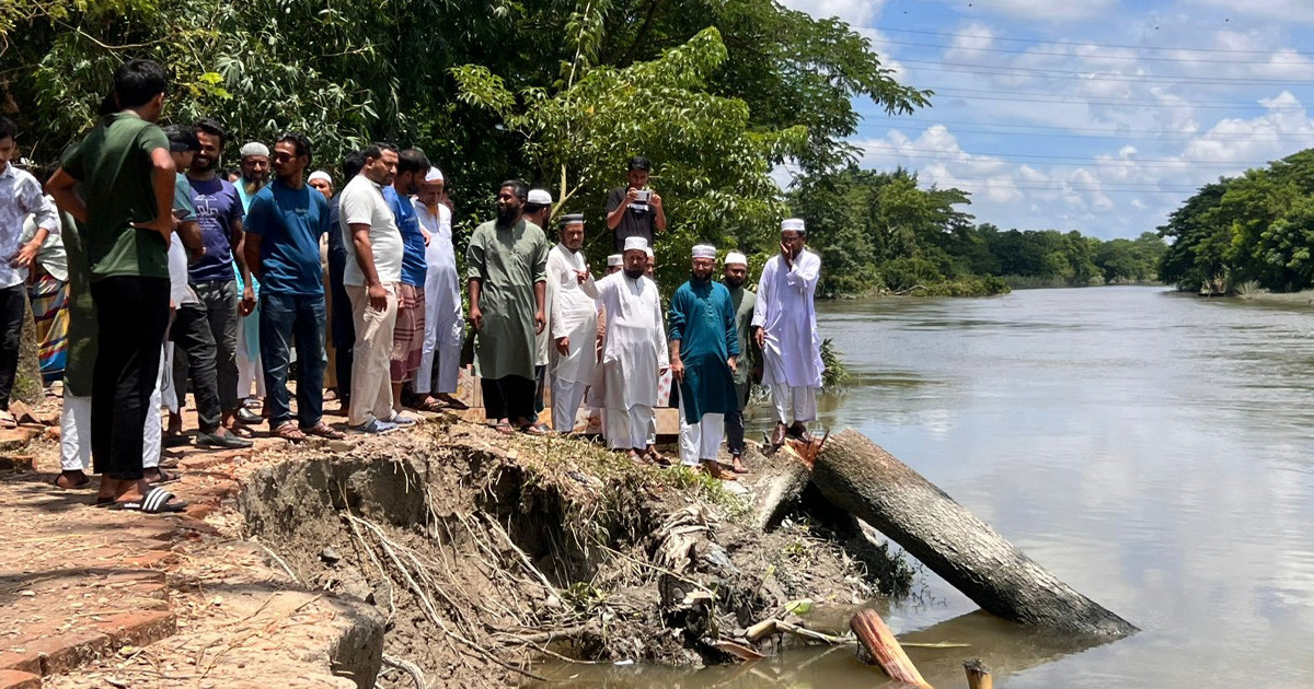 নদী ভাঙন এলাকা পরিদর্শন করেন জামায়াত নেতা ফখরুদ্দিন মানিক