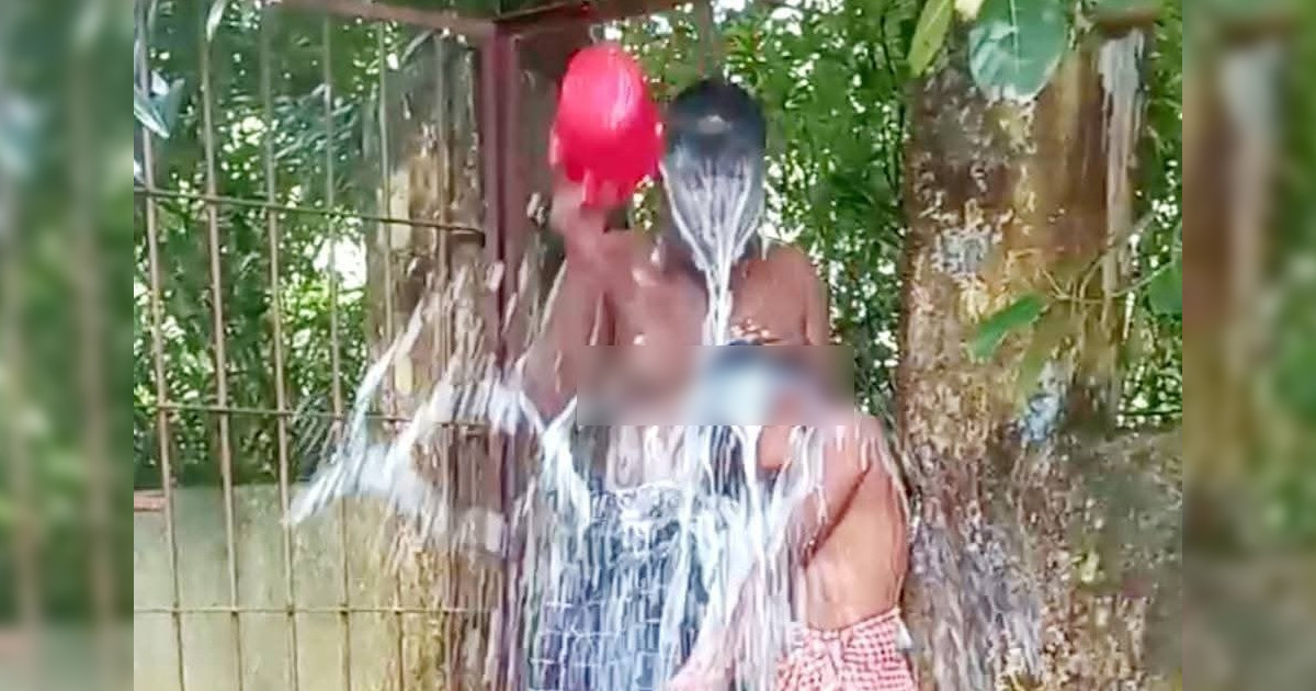 গোপালগঞ্জে স্ত্রীকে তালাক দিয়ে ছেলেকে সঙ্গে নিয়ে দুধ দিয়ে গোসল