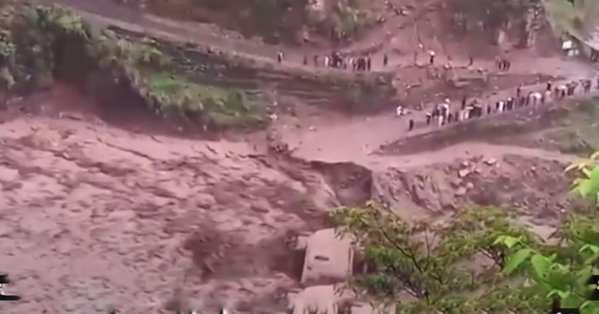 পাকিস্তানে ভয়ংকর বিপর্যয়, প্রাণহানি ছাড়াল ৩০০ (ভিডিও)