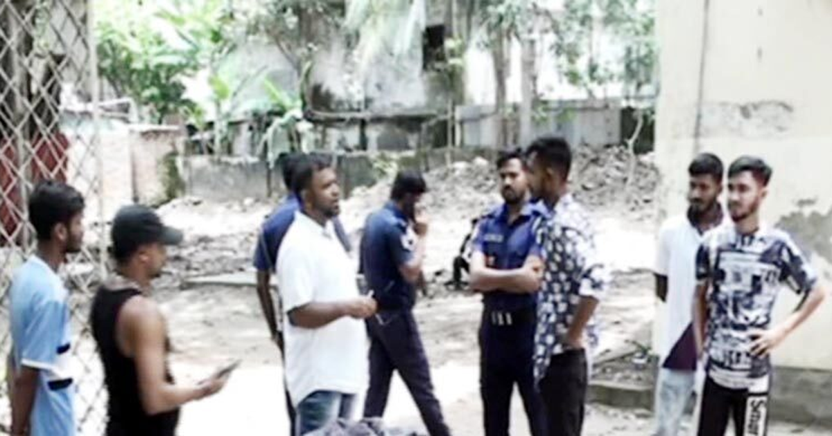 নিজের ছোড়া হাতবোমা বিস্ফোরণে ডাকাত নিহত, গণপিটুনিতে আহত ২