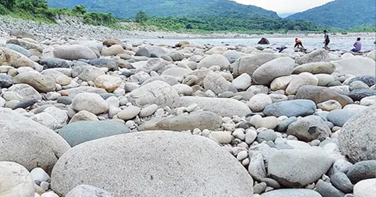 সিলেটে আরও সাড়ে ১২ হাজার ঘনফুট সাদাপাথর জব্দ