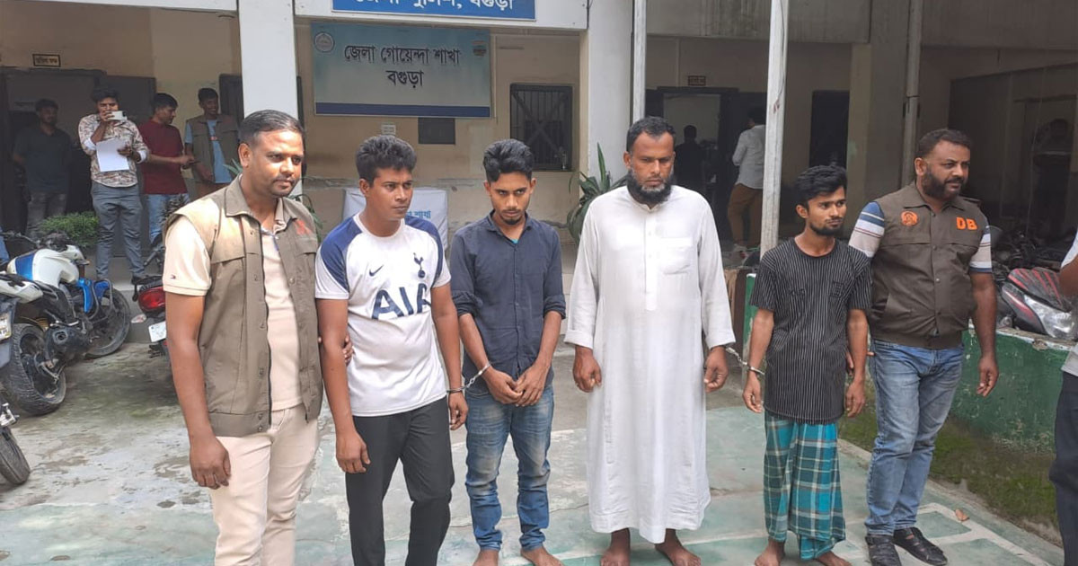 বগুড়ায় ফার্মে ডাকাতির ঘটনায় গ্রেপ্তার ৫, ২টি ট্রাক ও নগদ টাকা উদ্ধার