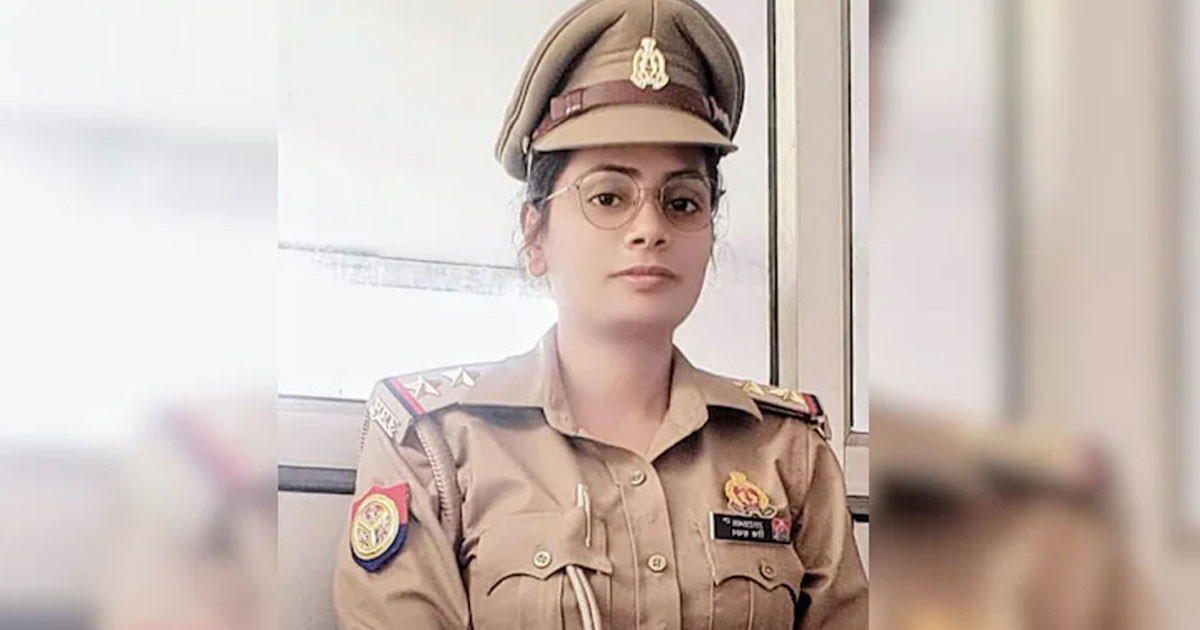 কুকুরকে বাঁচাতে গিয়ে নারী পুলিশ সদস্যের মৃত্যু