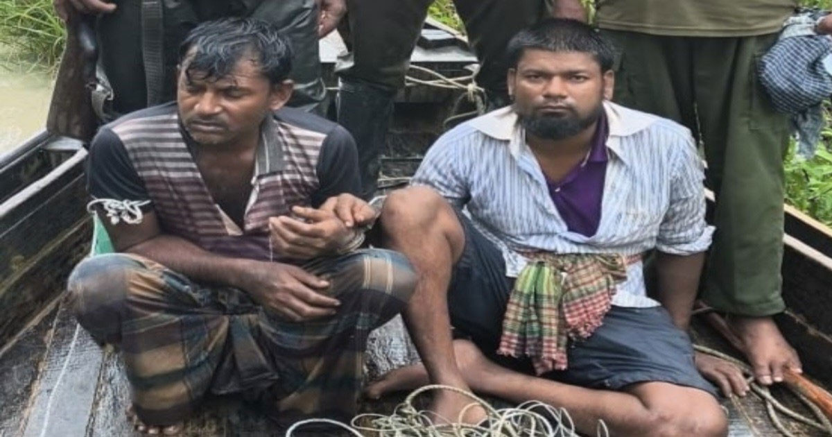 সুন্দরবন থেকে ফাঁদসহ দুই হরিণ শিকারি আটক
