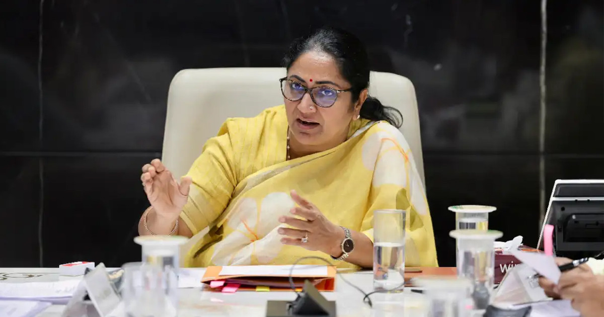 দিল্লির মুখ্যমন্ত্রী রেখা গুপ্তাকে জনসমক্ষে চড়!